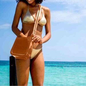 NWT Carmen Sol Toni Mid Crossbody - Metallic
Jelly Gunmetal